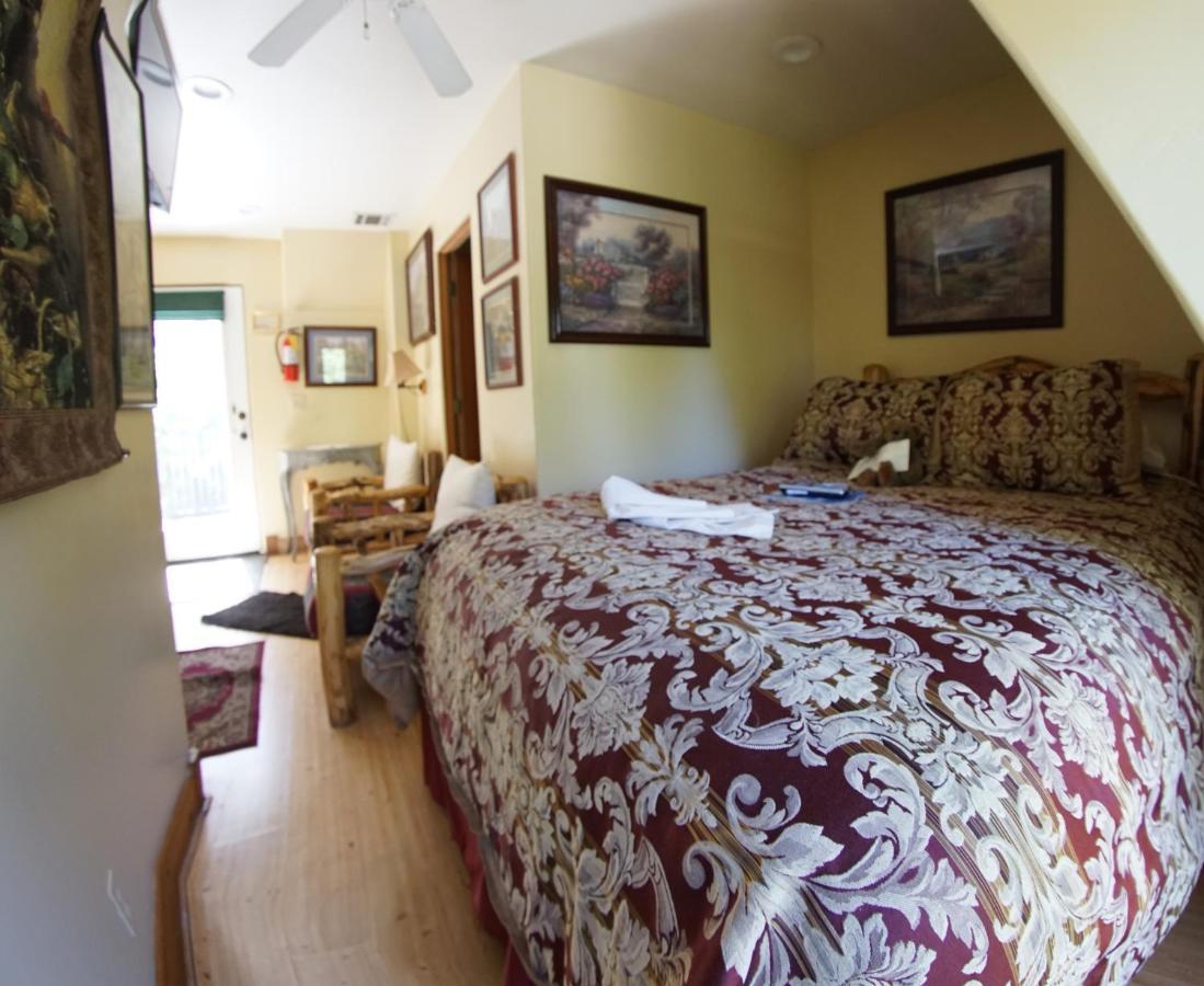 Fleur De Lac Europeran Inn Lake Arrowhead Exterior photo